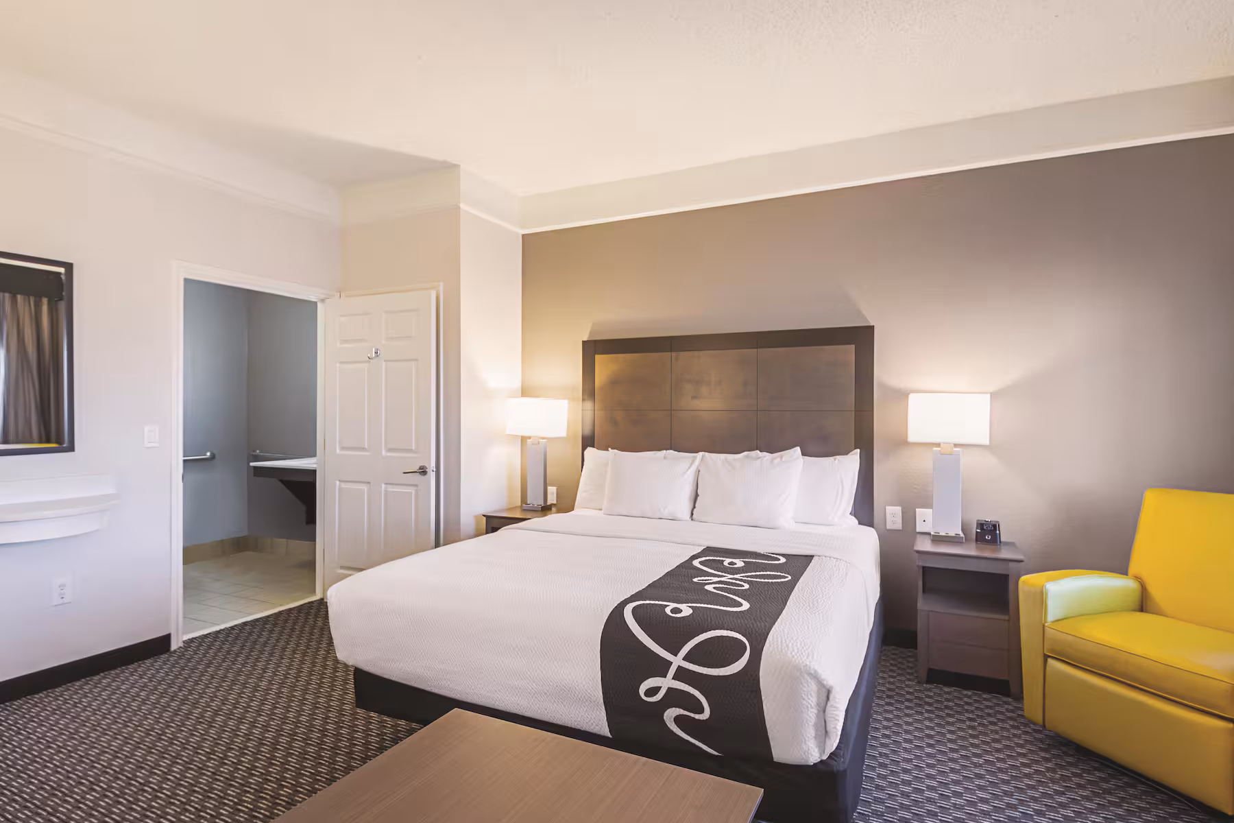 La Quinta Inn & Suites 2